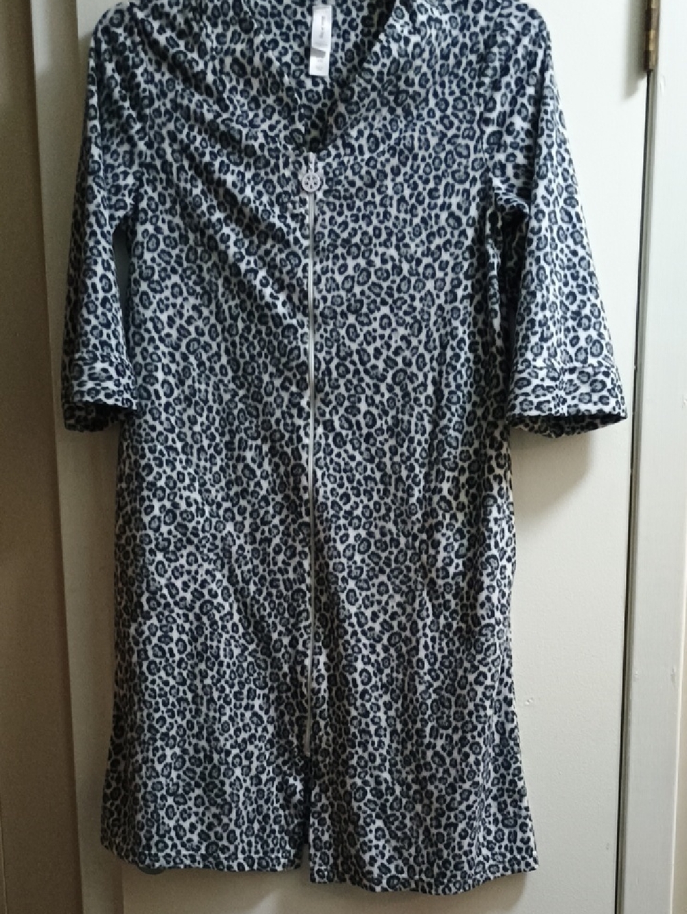 Gray and Black Leopard Print Short Robe With Zipper